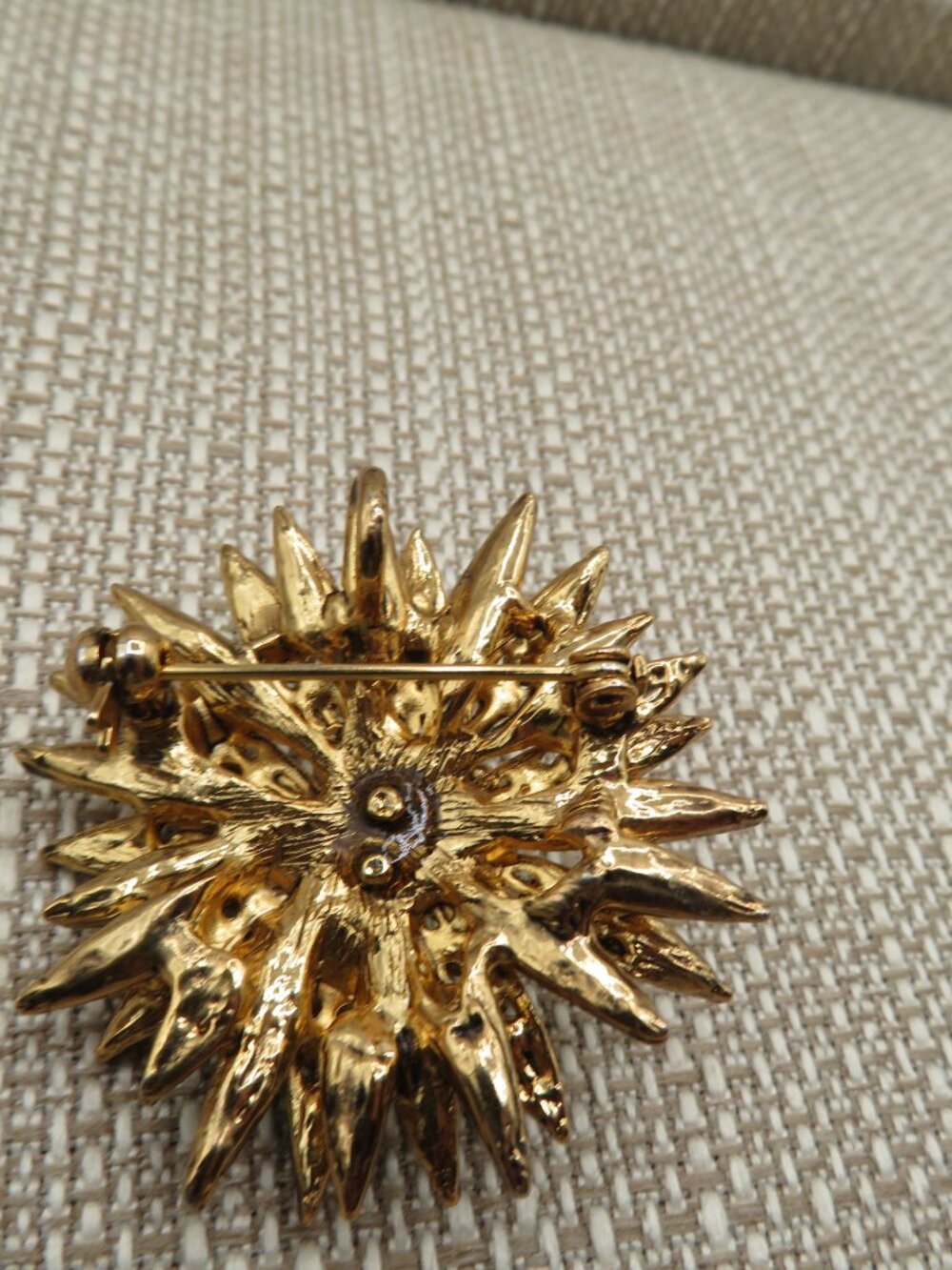 Vintage Starburst Faux Turquoise & Green Rhinestone AB Gold Tone Brooch - Picture 5 of 8